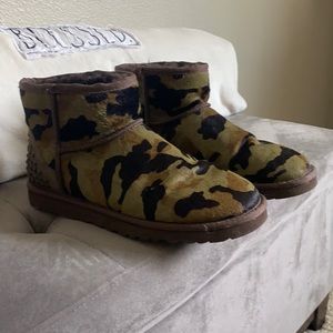 Ugg camo mini